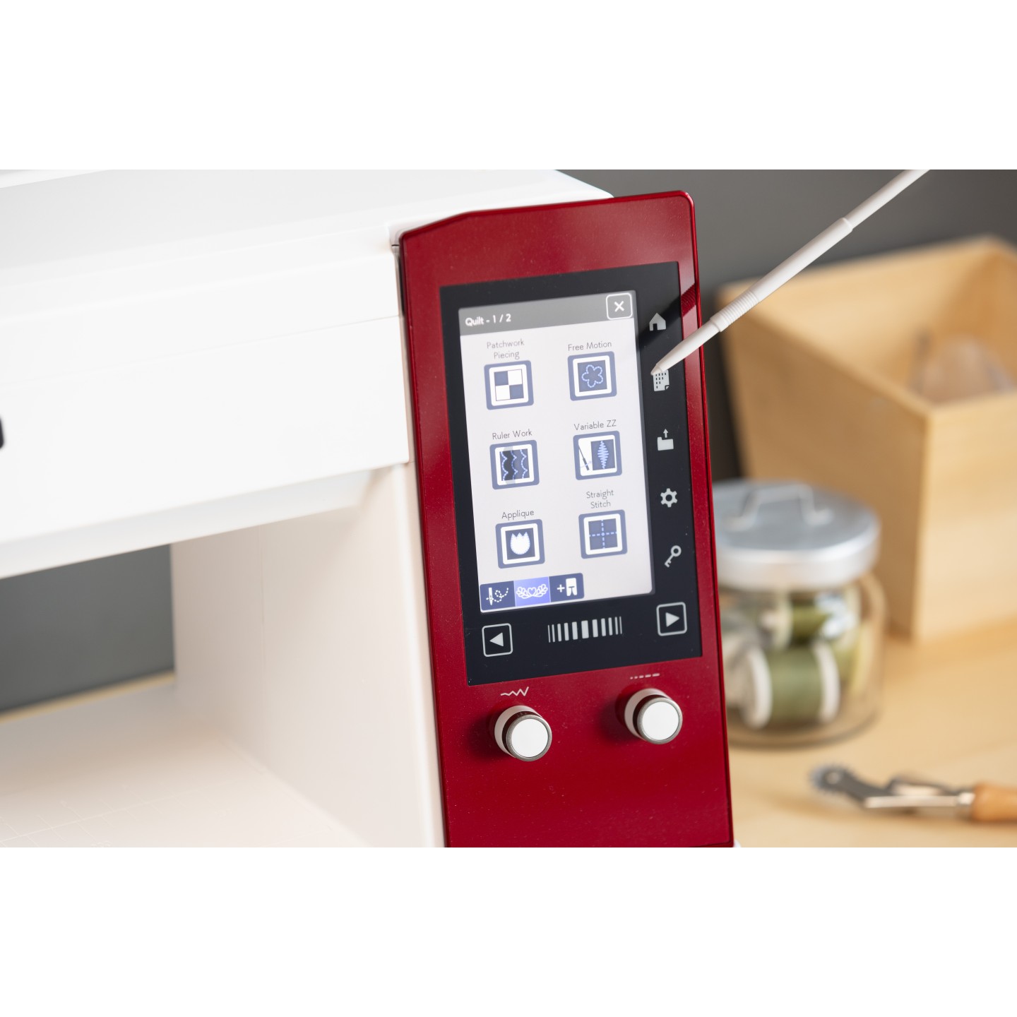 Machine à coudre Elna eXcellence 782
