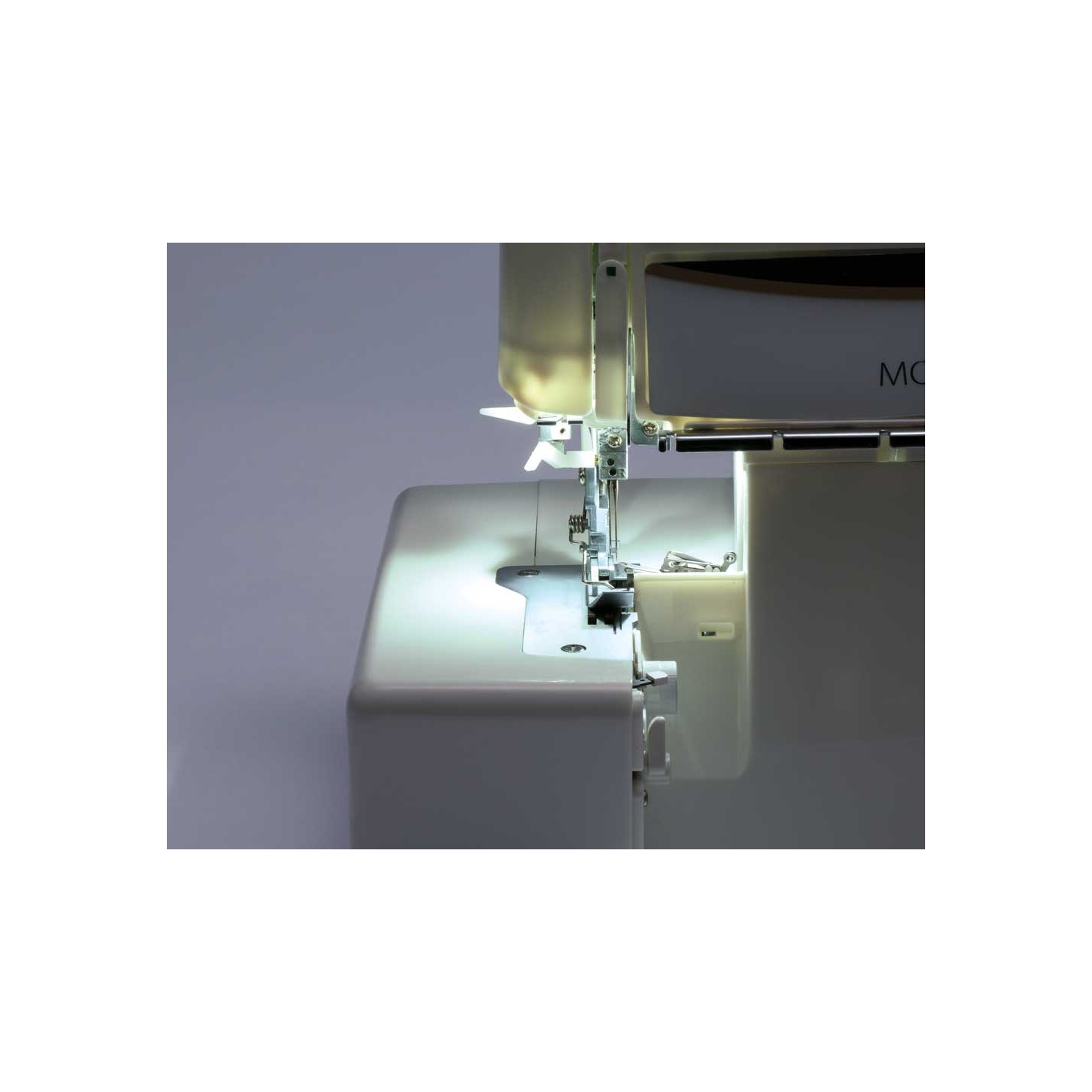 Surjeteuse Juki MO 1000
