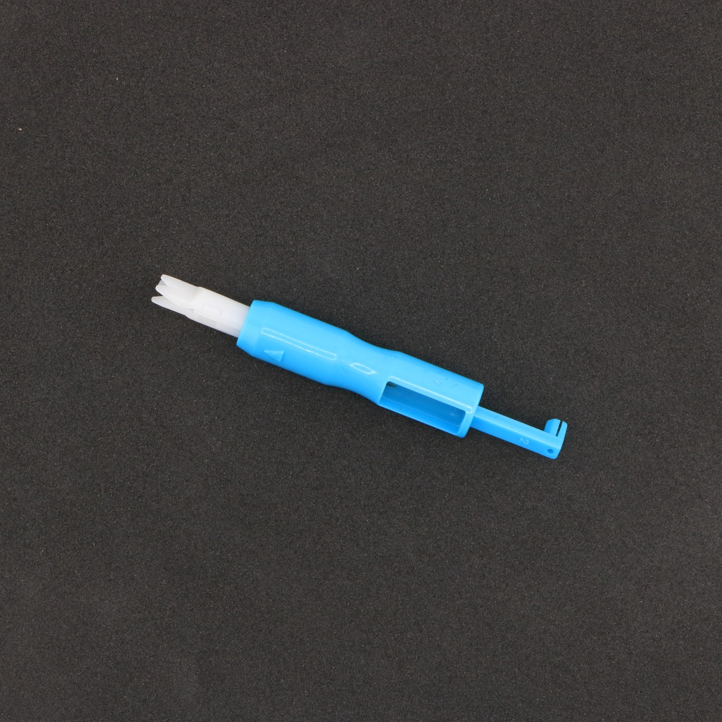 Enfile aiguille manuel (plastique)