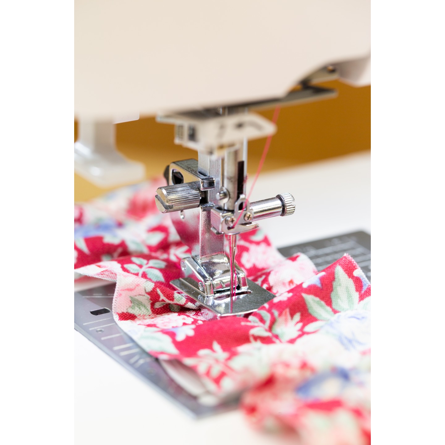 Machine à coudre Elna eXcellence 680+ Fashion & Decor édition