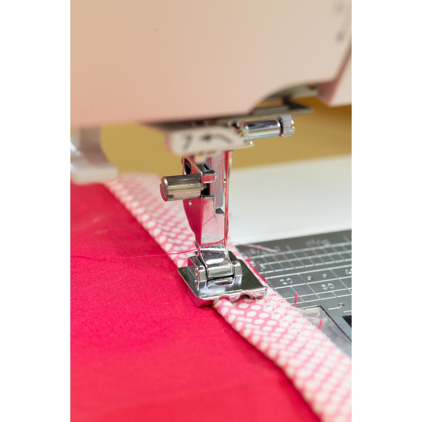 Machine à coudre Elna eXcellence 680+ Fashion & Decor édition