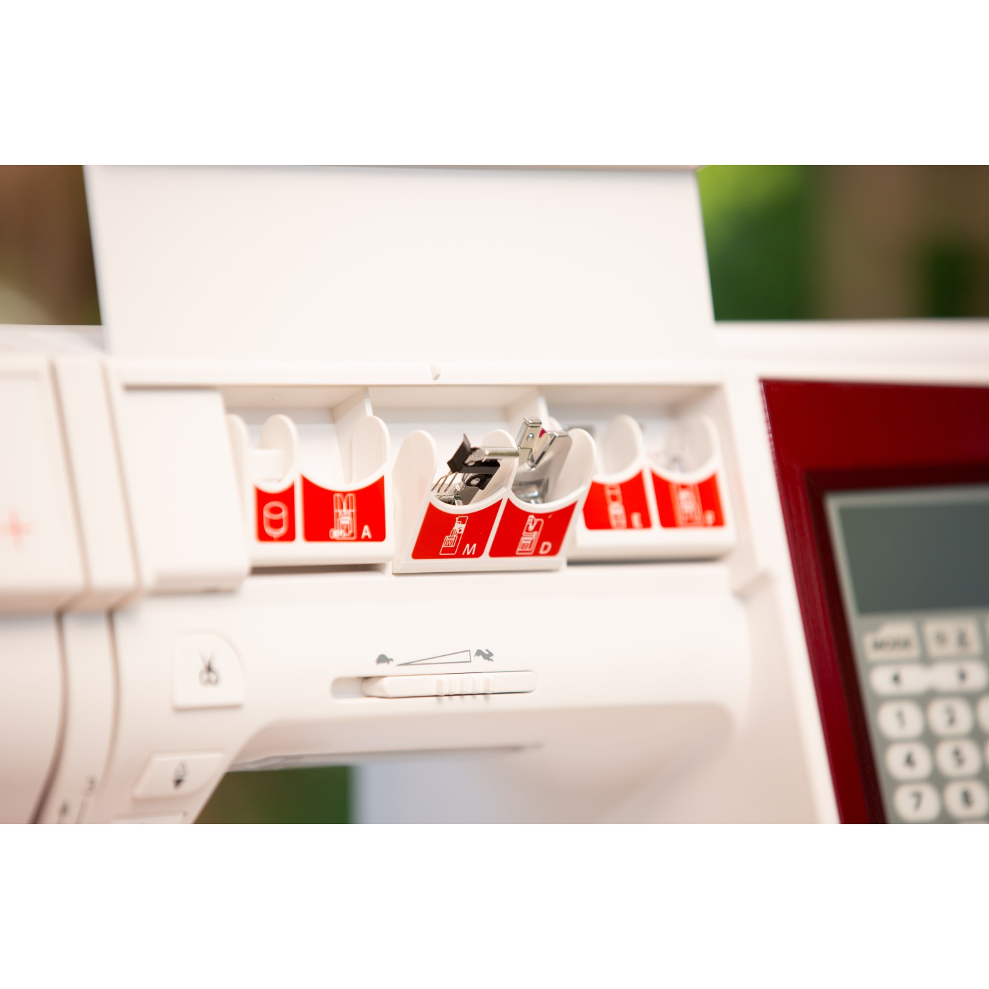 Machine à coudre Elna eXcellence 680+ Fashion & Decor édition